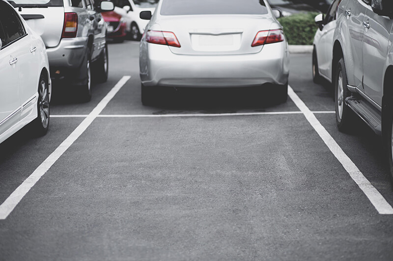 Parkplatzreinigung Düsseldorf – saubere Stellflächen & Parkdecks